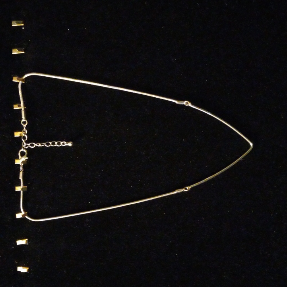 Geometric V on a snake chain. Simple and elegant. 16+2 long